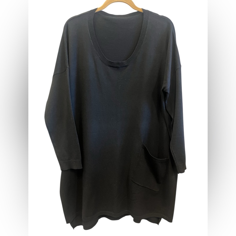 The Impeccable Pig Black Round Neck Tunic With Front Bottom Pocket Size Large